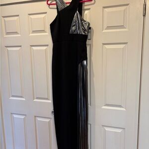 GORGEOUS NWT BCBG Black and Silver Halter Evening Dress